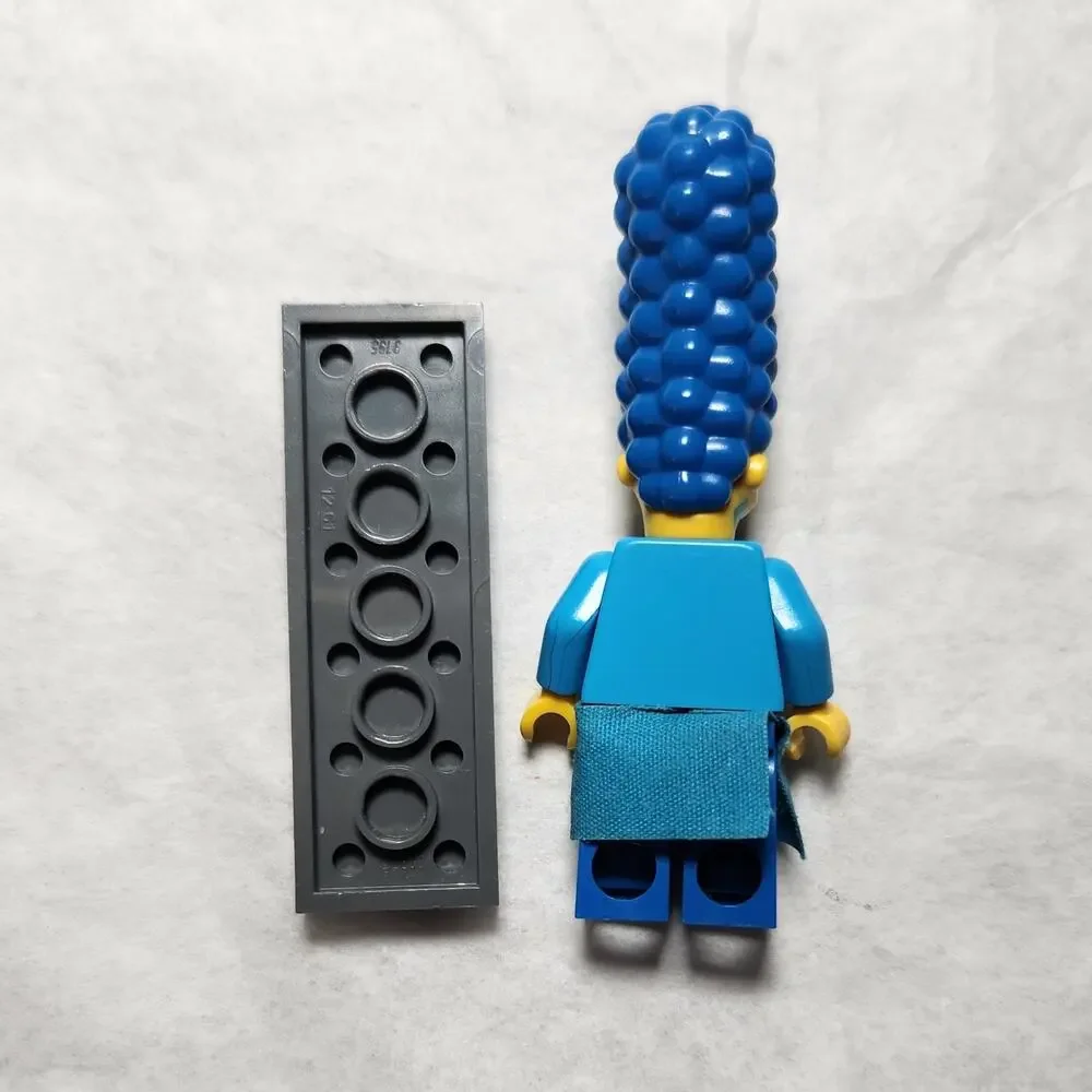 Lego Simpsons Marge Simpson Minifigure With Blue Apron On A Tile VG Pre-owned